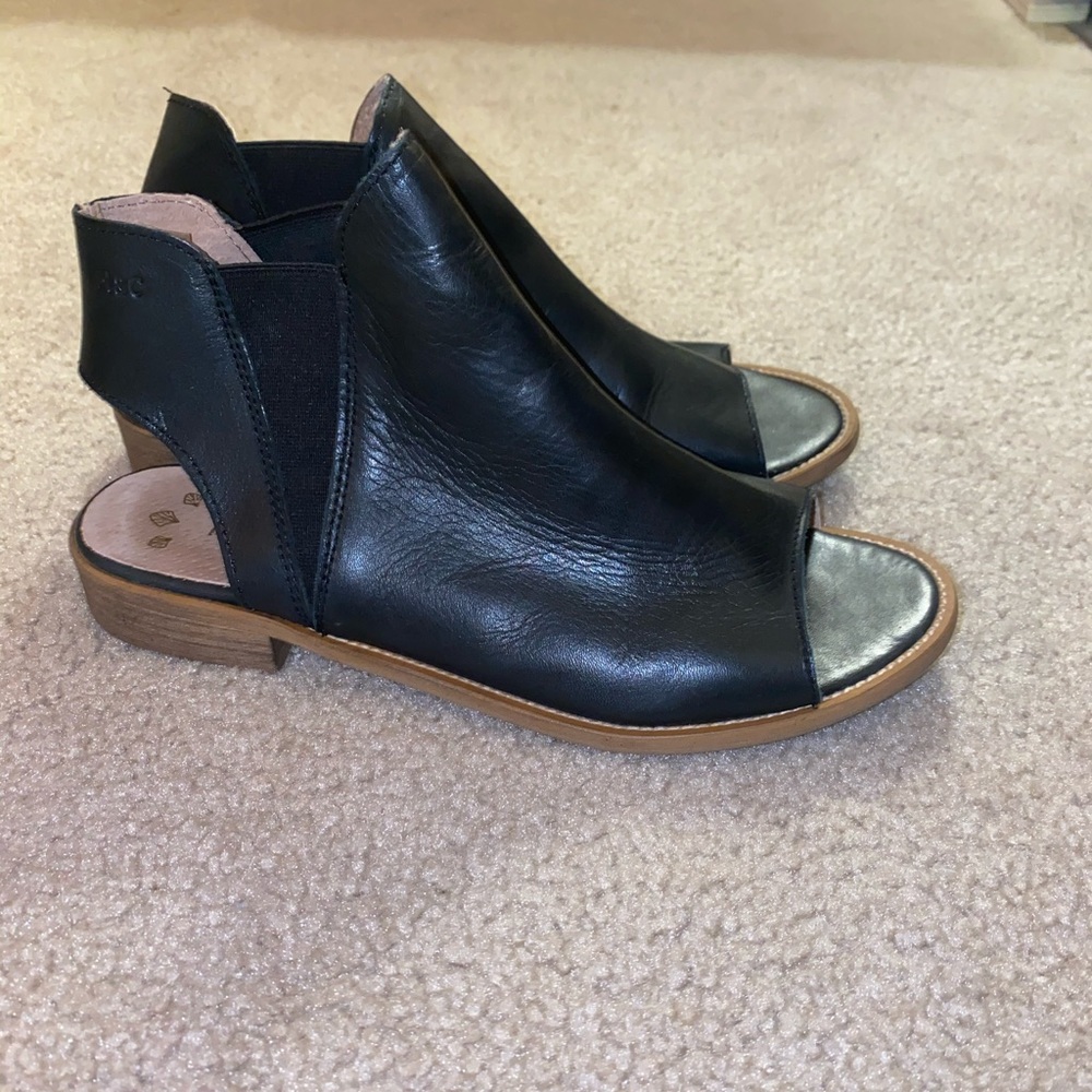 Black sandals